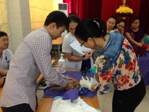 Quảng Ninh Tập huấn kỹ năng chăm sóc thiết yếu Bà mẹ, trẻ sơ sinh trong và ngay sau đẻ